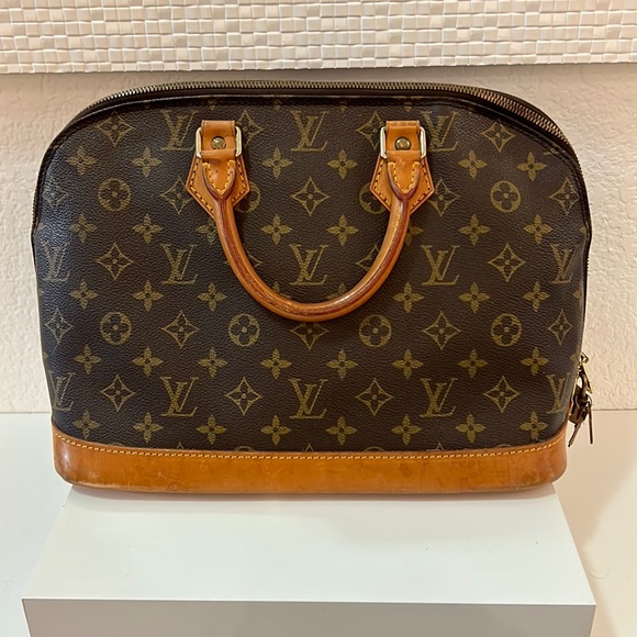 AUTH. Louis Vuitton Alma Monogram Bag!! - Picture 1 of 11